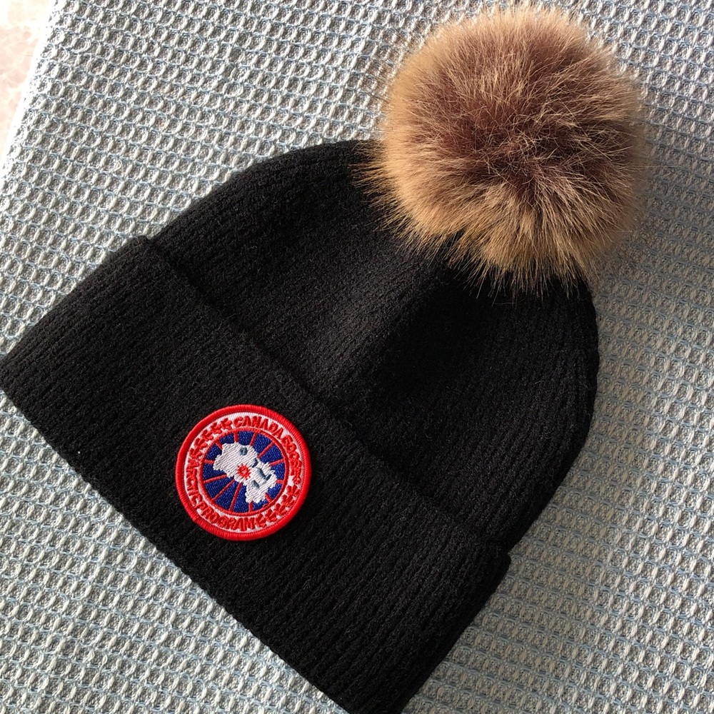 Canada Goose Black Beanie with Brown Fur Pom - Picture 5 of 5